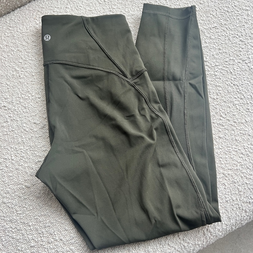 Lululemon olive green spandex mesh on both lower sides super cute